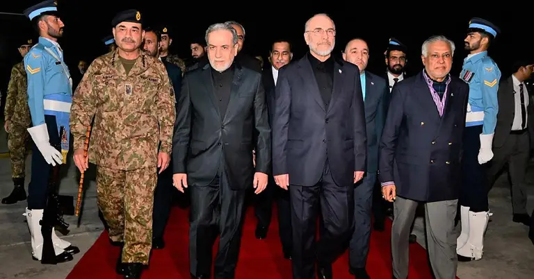 ইরানের পররাষ্ট্রমন্ত্রী আব্বাস আরাঘচি ও  মোহাম্মদ বাঘের গালিবাফ